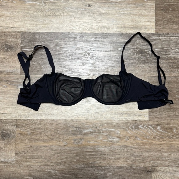 SKIMS — NO SHOW MOLDED UNLINED BALCONETTE BRA - Picture 2 of 10